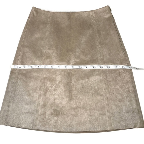 Aritiza Babaton - Hopper Vegan Suede Mini Skirt - Picture 10 of 11